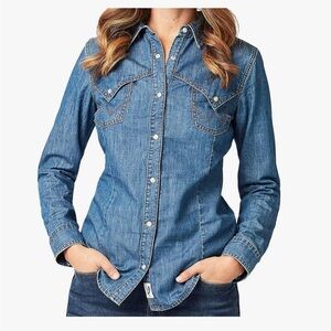 Wrangler Women's  Blue Denim Shirt size medium